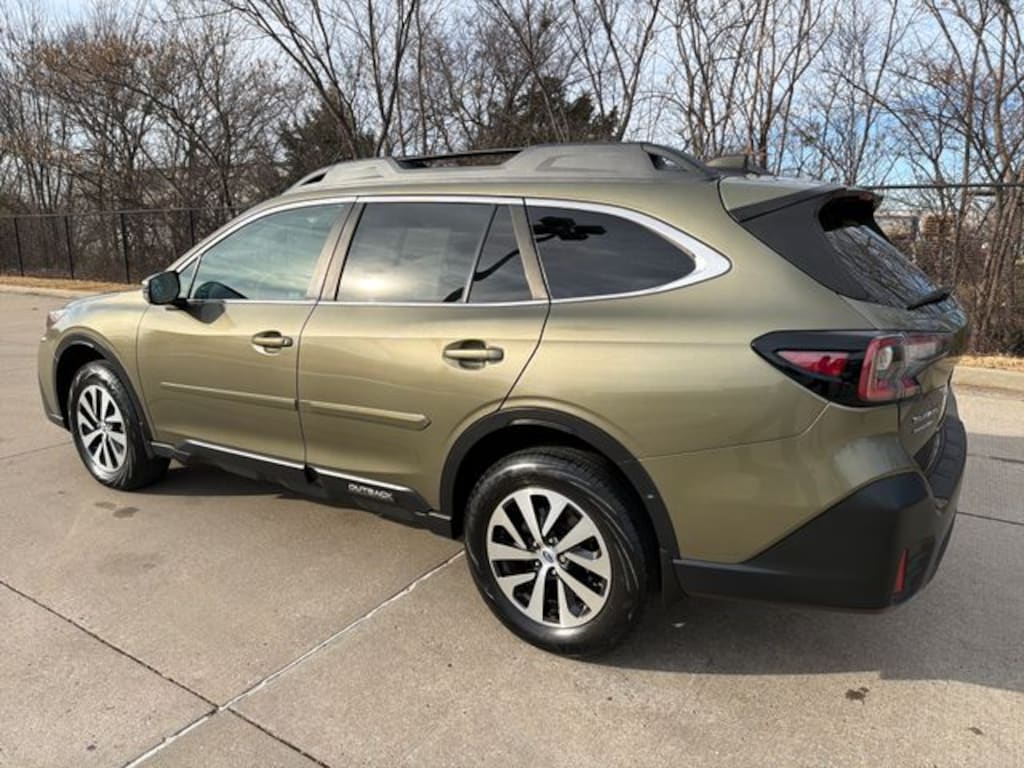 Used 2022 Subaru Outback Premium SUV