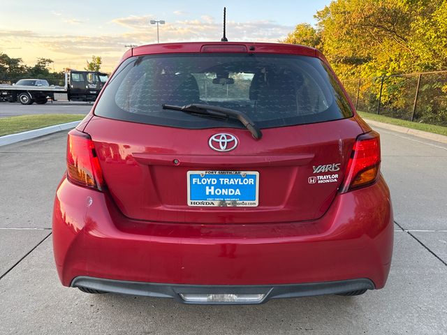 2017 Toyota Yaris LE SE photo 3