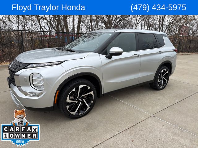 2024 Mitsubishi Outlander SE's photo