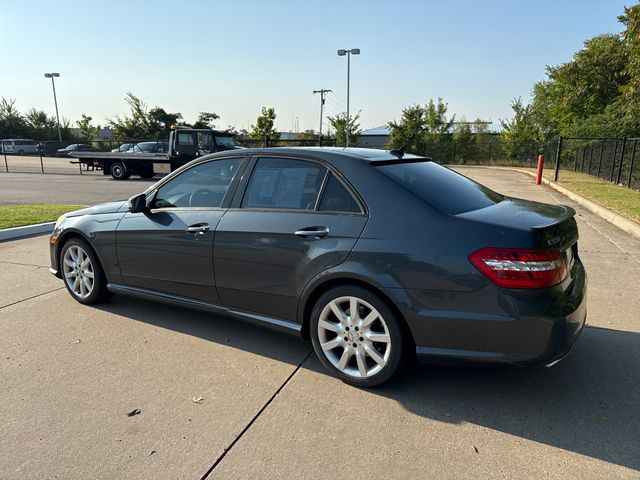 2010 Mercedes Benz E photo 2