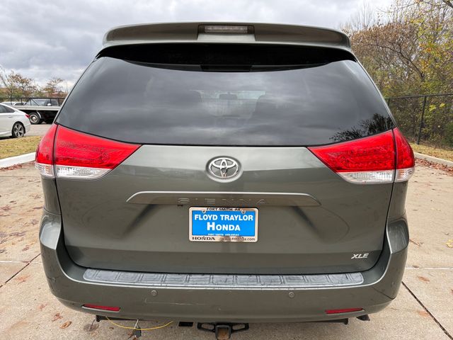 2011 Toyota Sienna Base photo 4