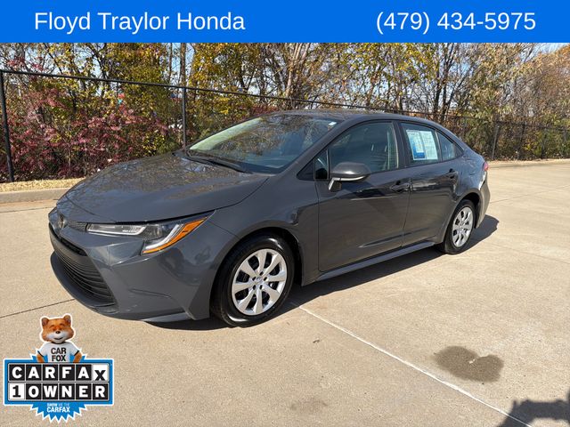 2024 Toyota Corolla LE's photo