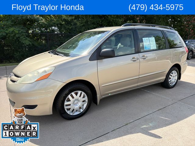 2006 Toyota Sienna LE 7-Passenger's photo