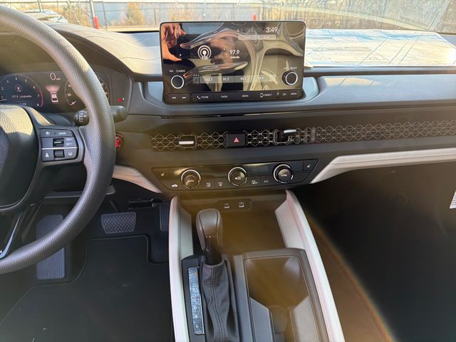2025 Honda Accord SE - Photo 17