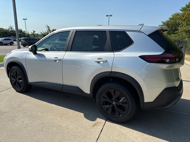 2023 Nissan Rogue SV photo 3