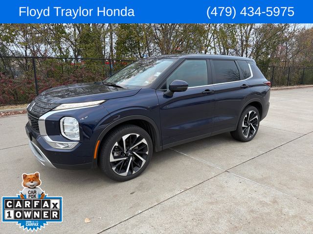 2024 Mitsubishi Outlander SE's photo