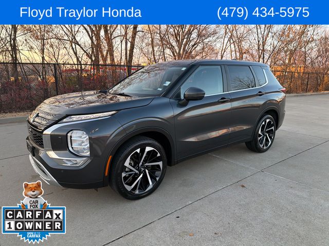 2024 Mitsubishi Outlander SE's photo