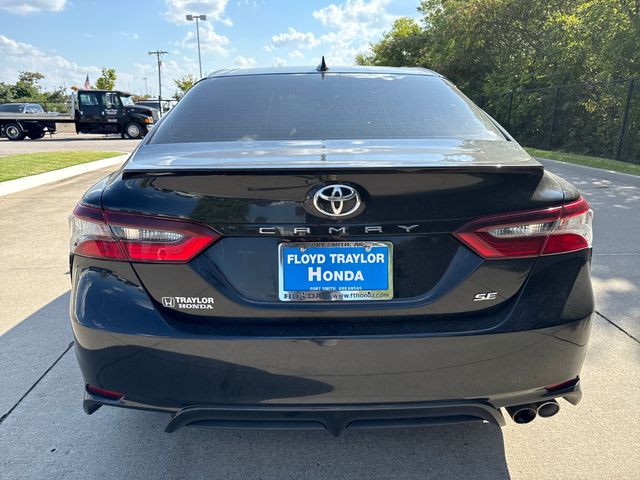 2021 Toyota Camry SE photo 4