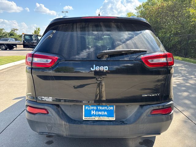 2016 Jeep Cherokee Sport photo 4