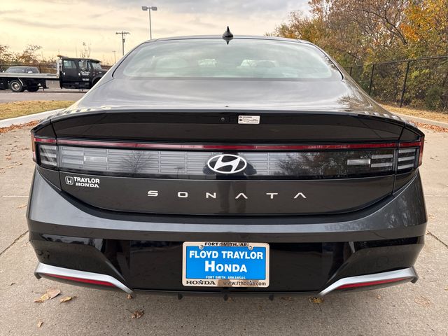 2024 Hyundai Sonata SEL Convenience photo 3
