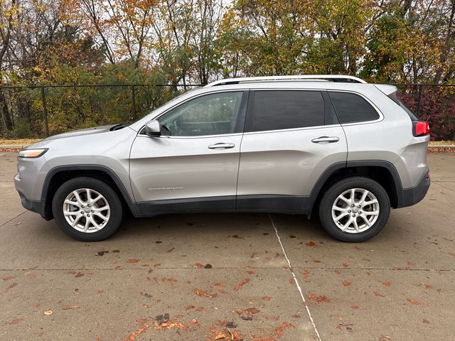 2016 Jeep Cherokee Latitude photo 2