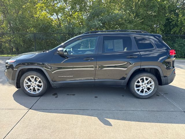 2016 Jeep Cherokee Sport photo 2
