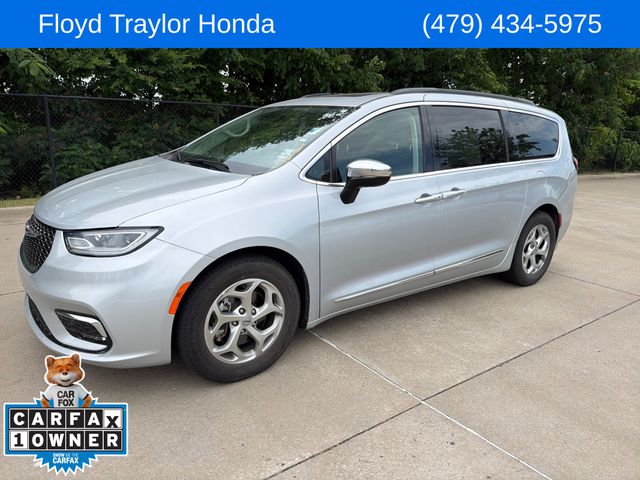 2023 Chrysler Pacifica Limited's photo