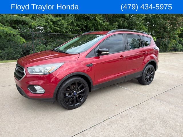 2017 Ford Escape Titanium's photo