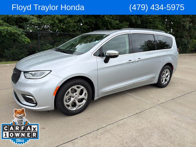 2023 Chrysler Pacifica Limited's photo