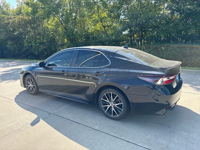 2021 Toyota Camry SE photo 3