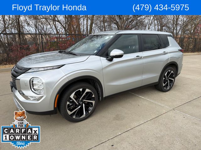 2024 Mitsubishi Outlander SE's photo