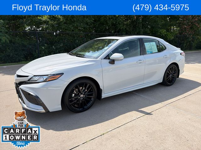2023 Toyota Camry XSE Hybrid's photo