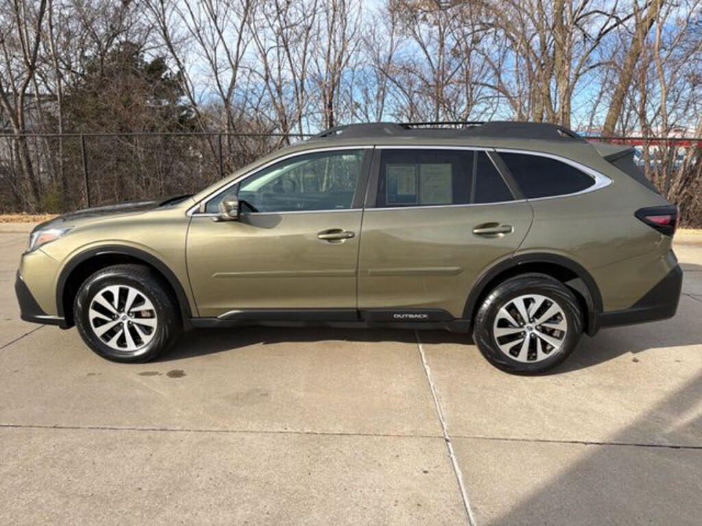 Used 2022 Subaru Outback Premium SUV