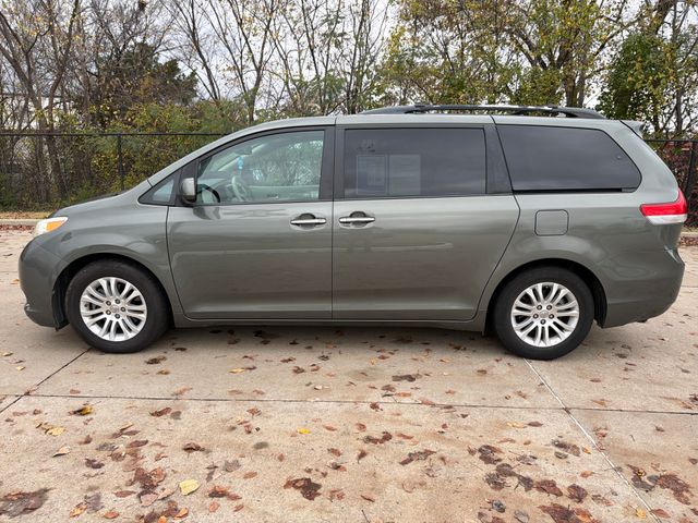 2011 Toyota Sienna Base photo 2