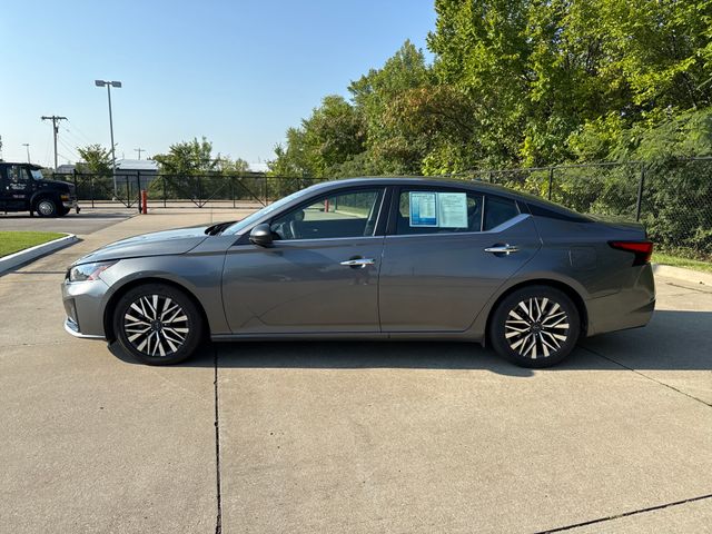 2024 Nissan Altima 2.5 SV photo 2
