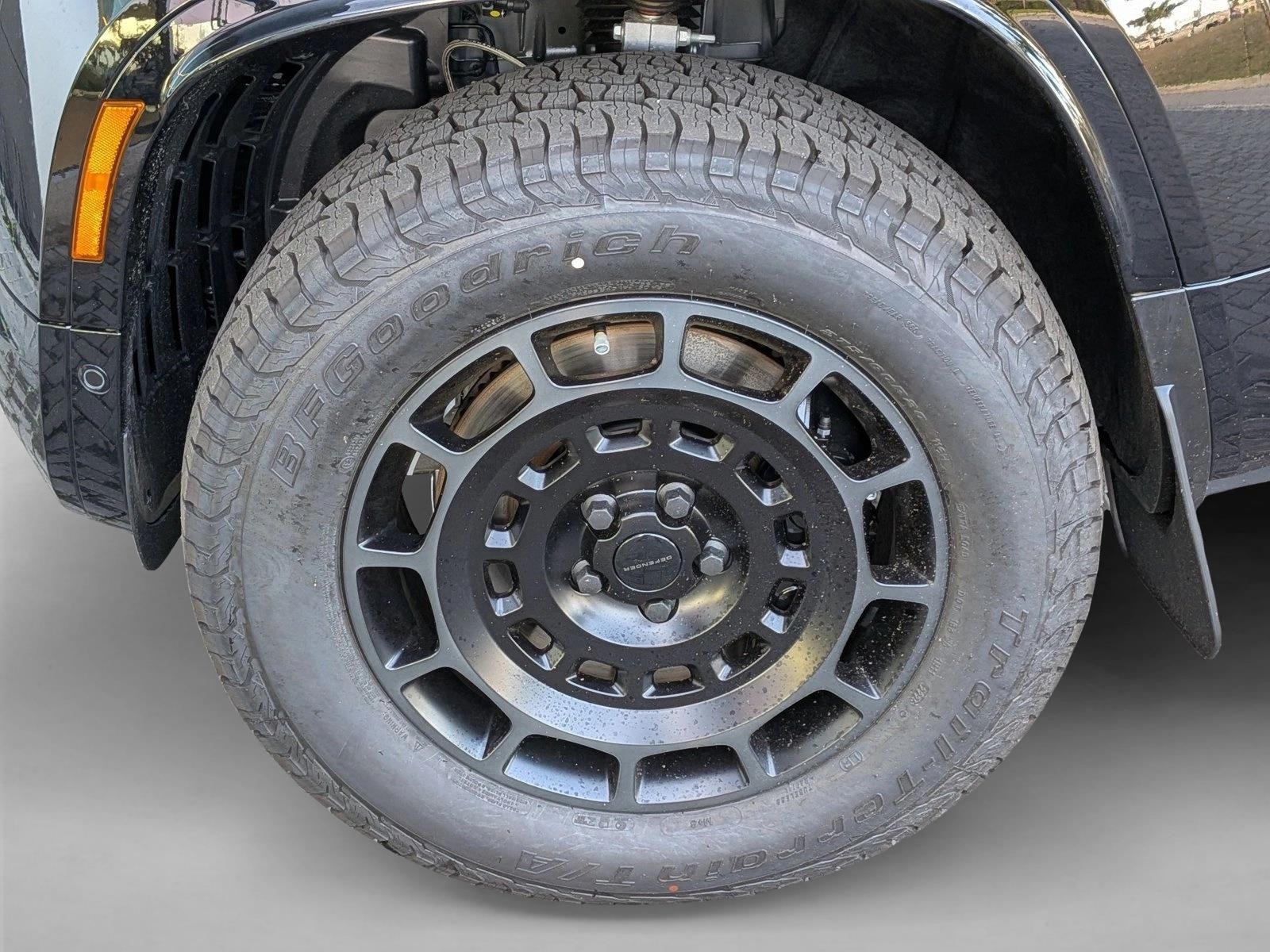 2026 Land Rover Defender OCTA Black - Photo 9