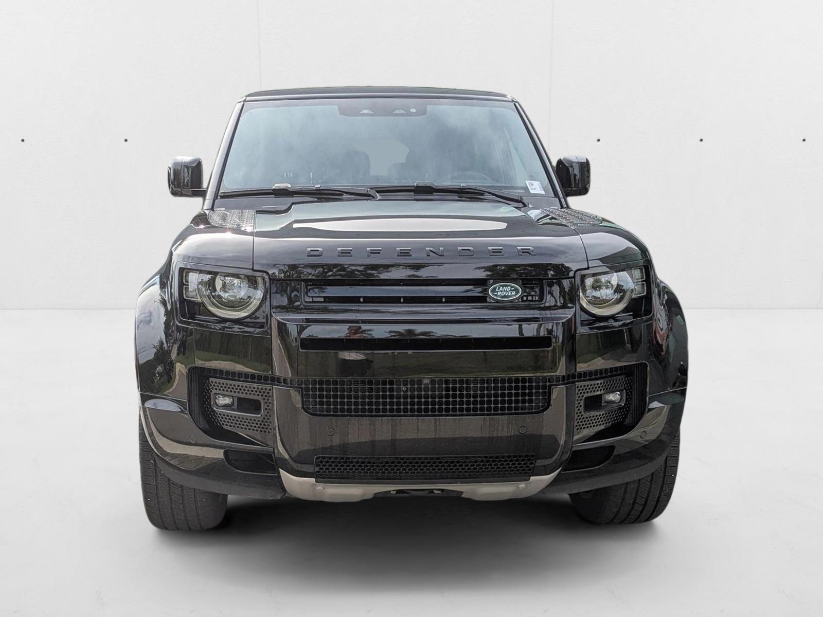 2025 Land Rover Defender V8 photo 2