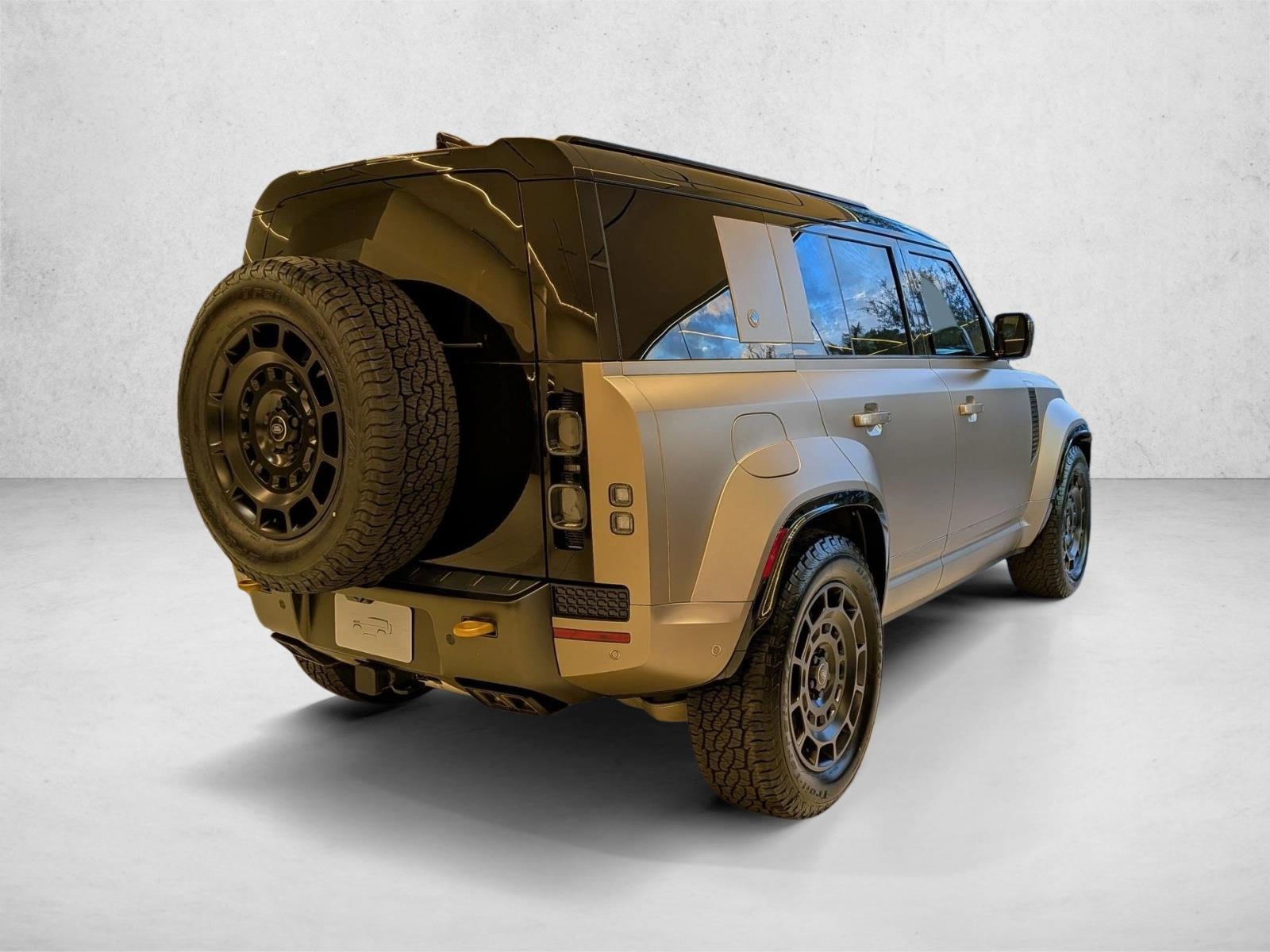 2025 Land Rover Defender 110 photo 2