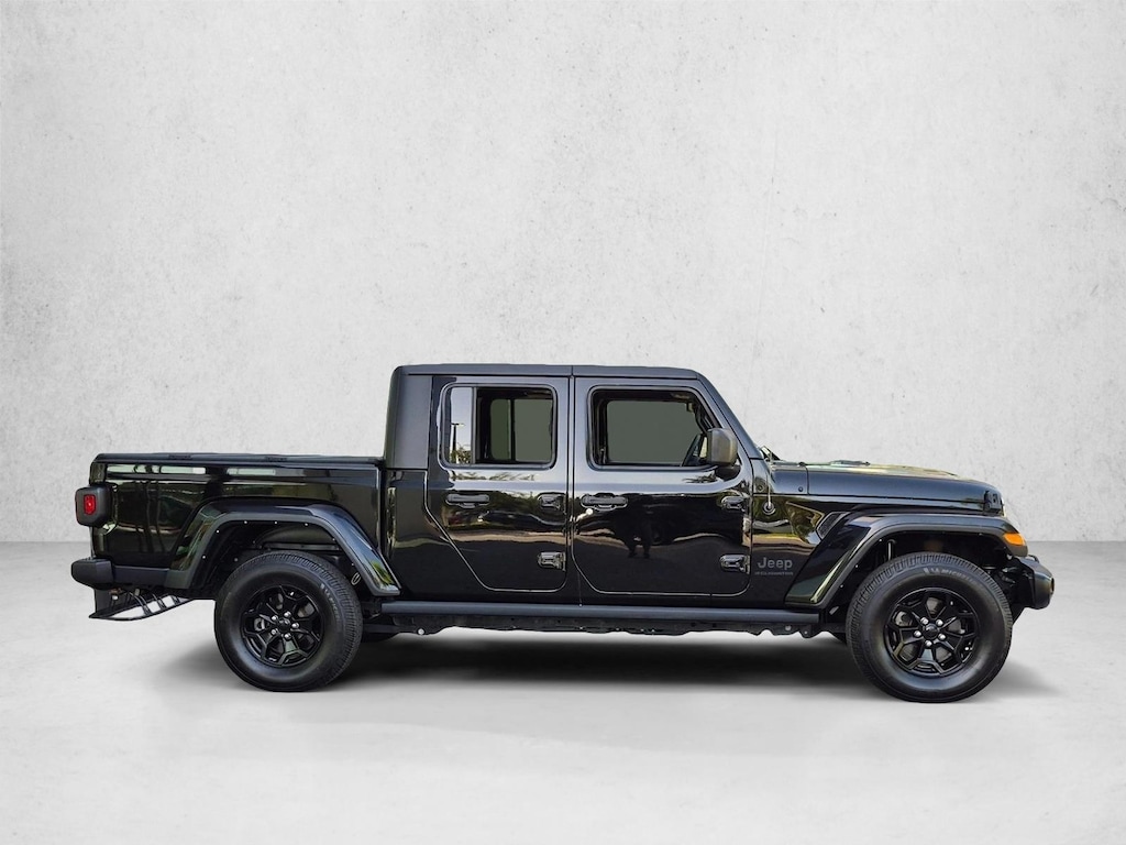 Used 2023 Jeep Gladiator Willys Crew Cab Pickup