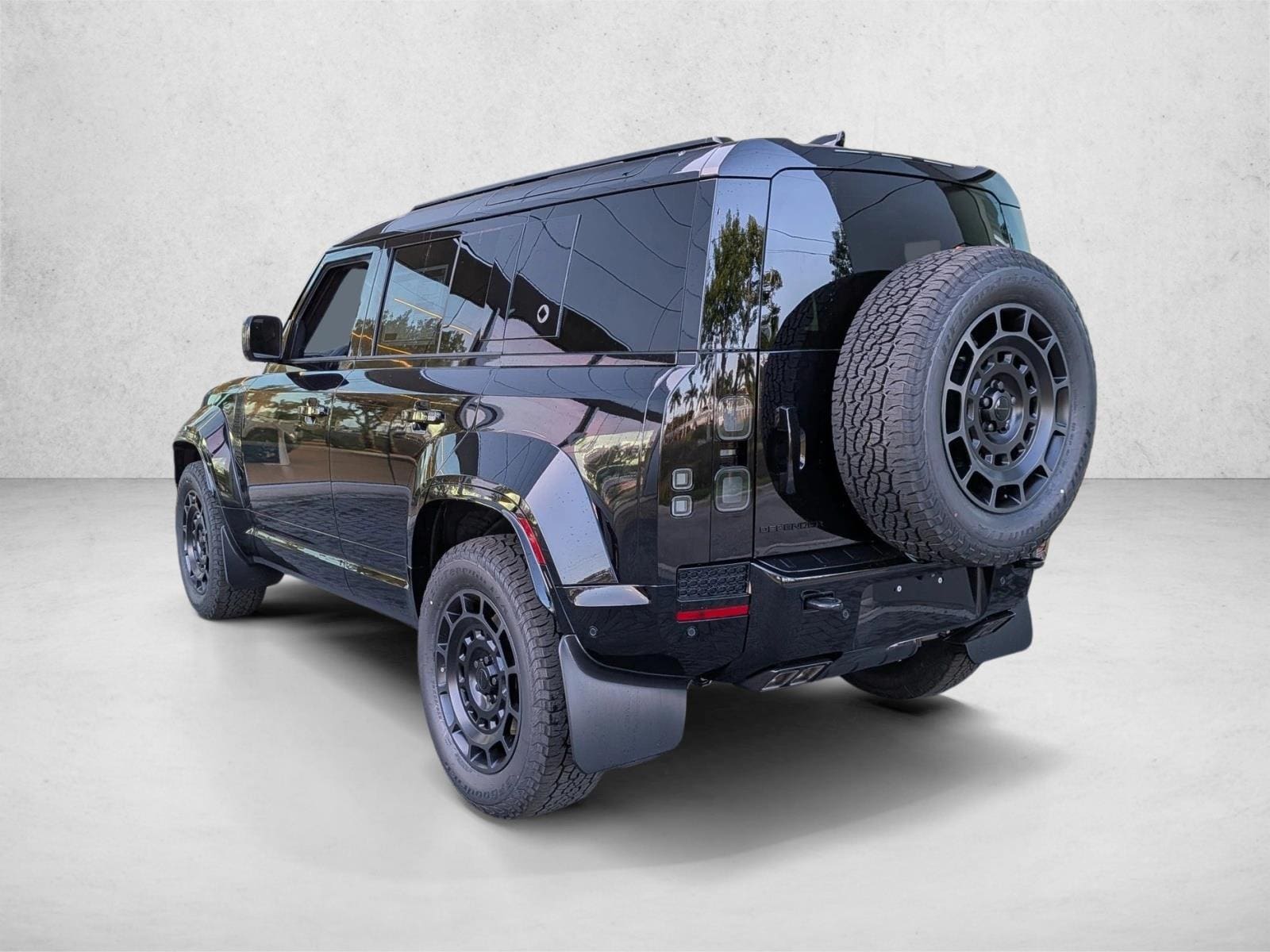 2026 Land Rover Defender OCTA Black - Photo 8