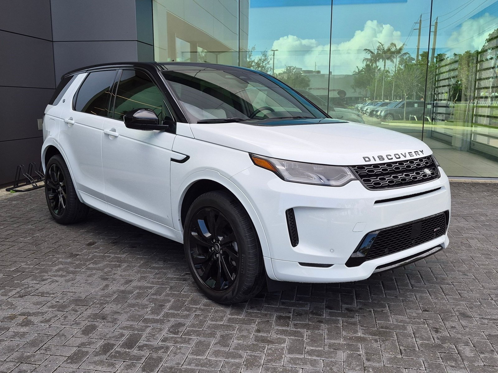 Used 2023 Land Rover Discovery Sport SE R-Dynamic Sport Utility