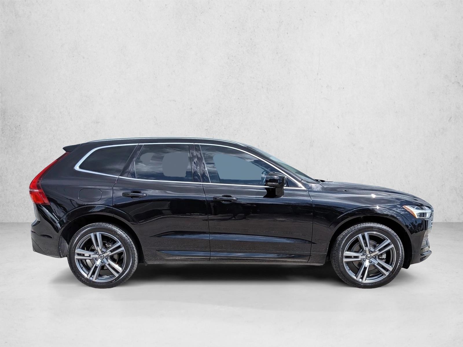 2020 Volvo XC60 T5 Momentum photo 4