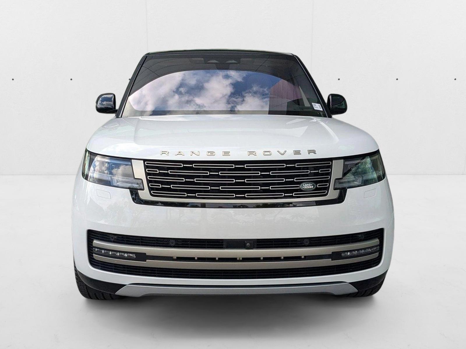 2023 Land Rover Range Rover SE photo 2