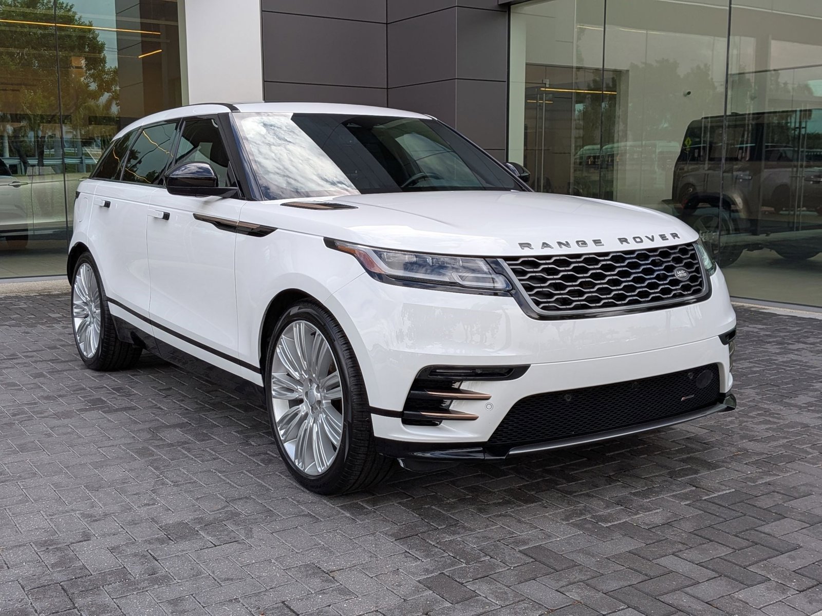 2023 Land Rover Range Rover Velar P250 R-Dynamic S photo 3