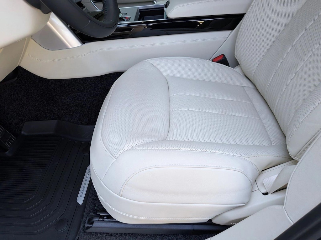 New 2026 Land Rover Range Rover P400 SE Sport Utility