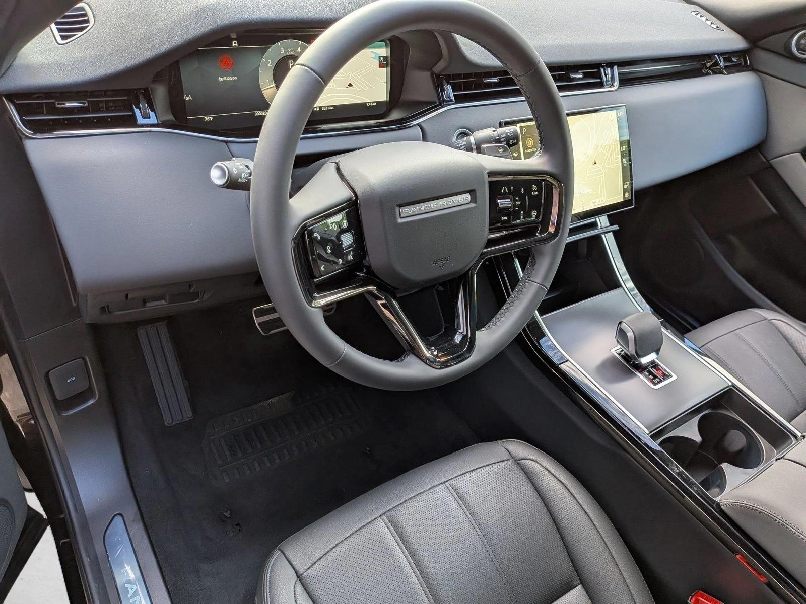 2026 Land Rover Range Rover Evoque Dynamic SE photo 3