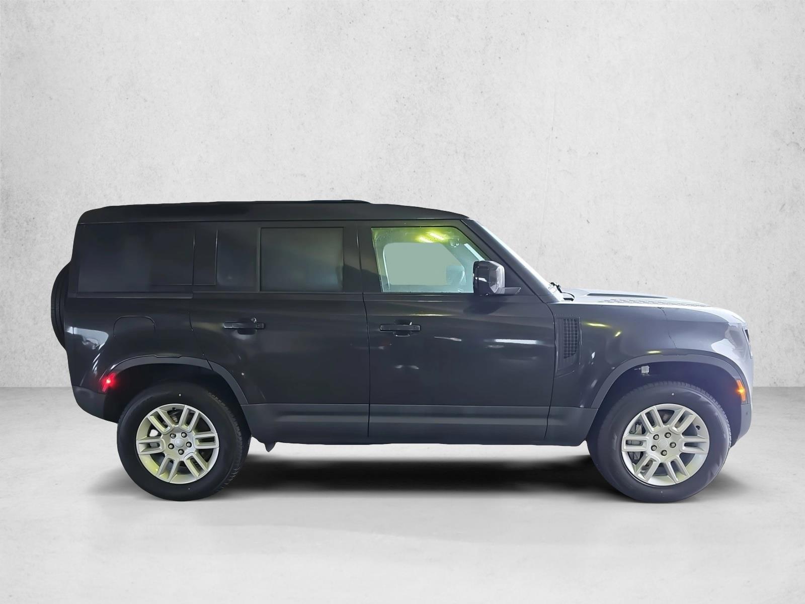 2025 Land Rover Defender 110 S photo 2