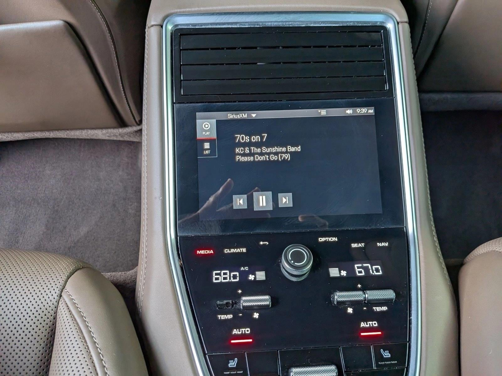 2023 Porsche Panamera Platinum Edition - Photo 18