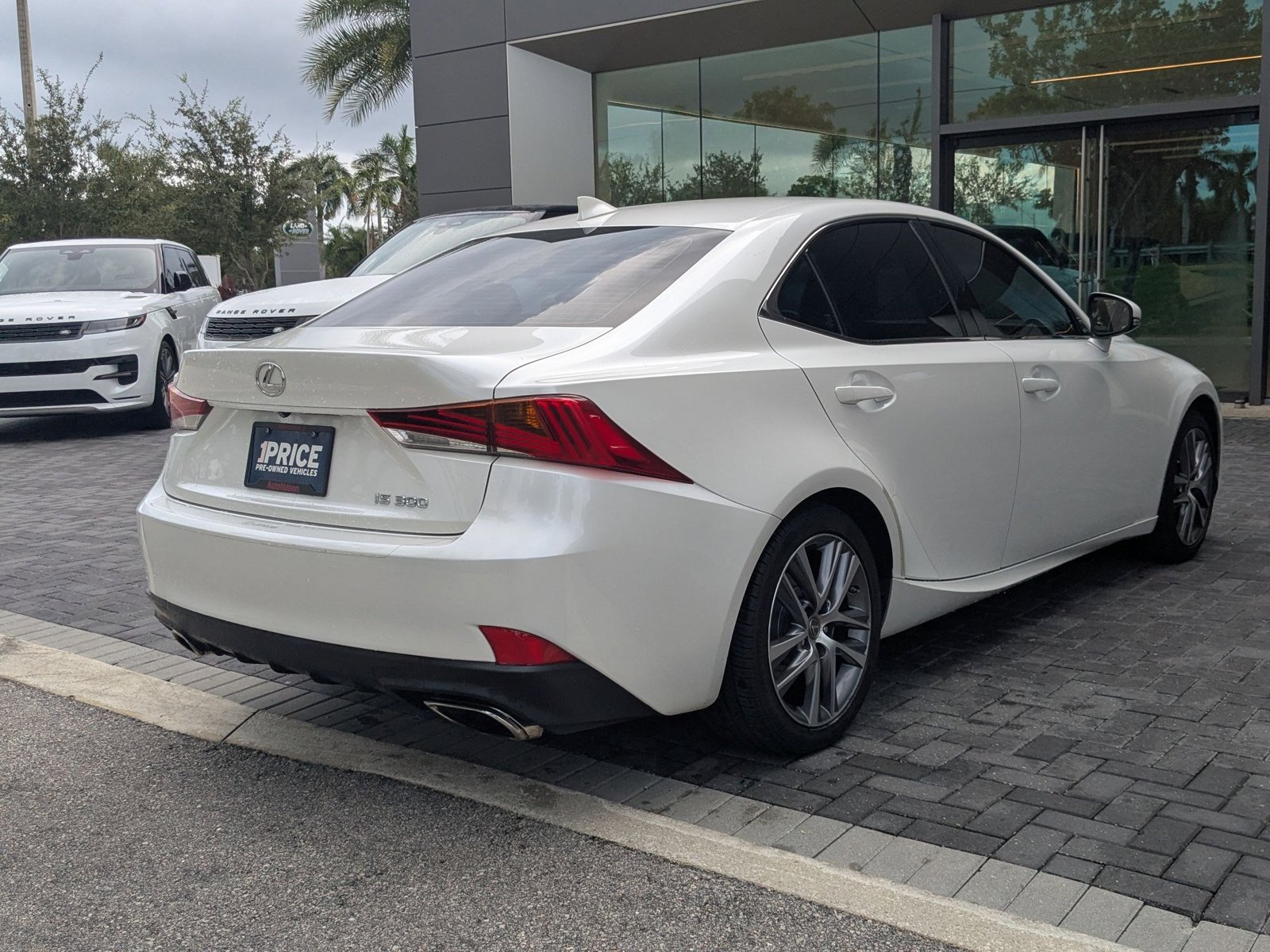 2019 Lexus IS 300 photo 4