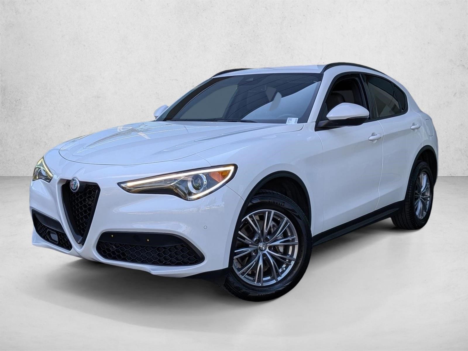 2022 Alfa Romeo Stelvio Base's photo