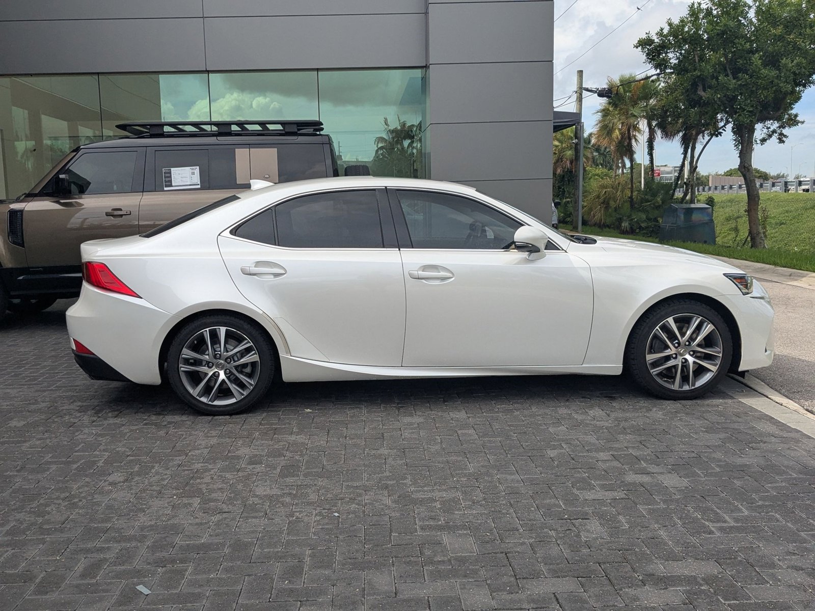 2019 Lexus IS 300 photo 3