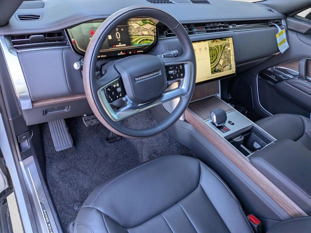 New 2025 Land Rover Range Rover P400 SE Sport Utility