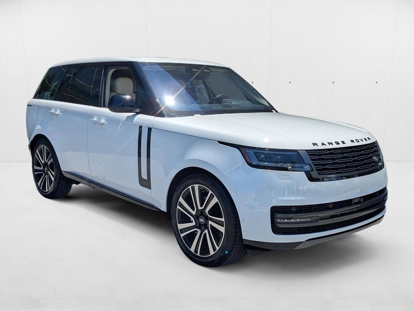 2023 Land Rover Range Rover SE photo 2