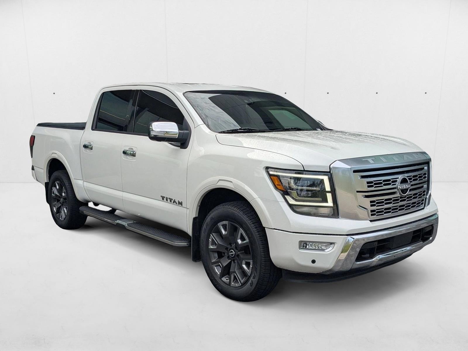 2023 Nissan Titan Platinum Reserve Crew Cab photo 3