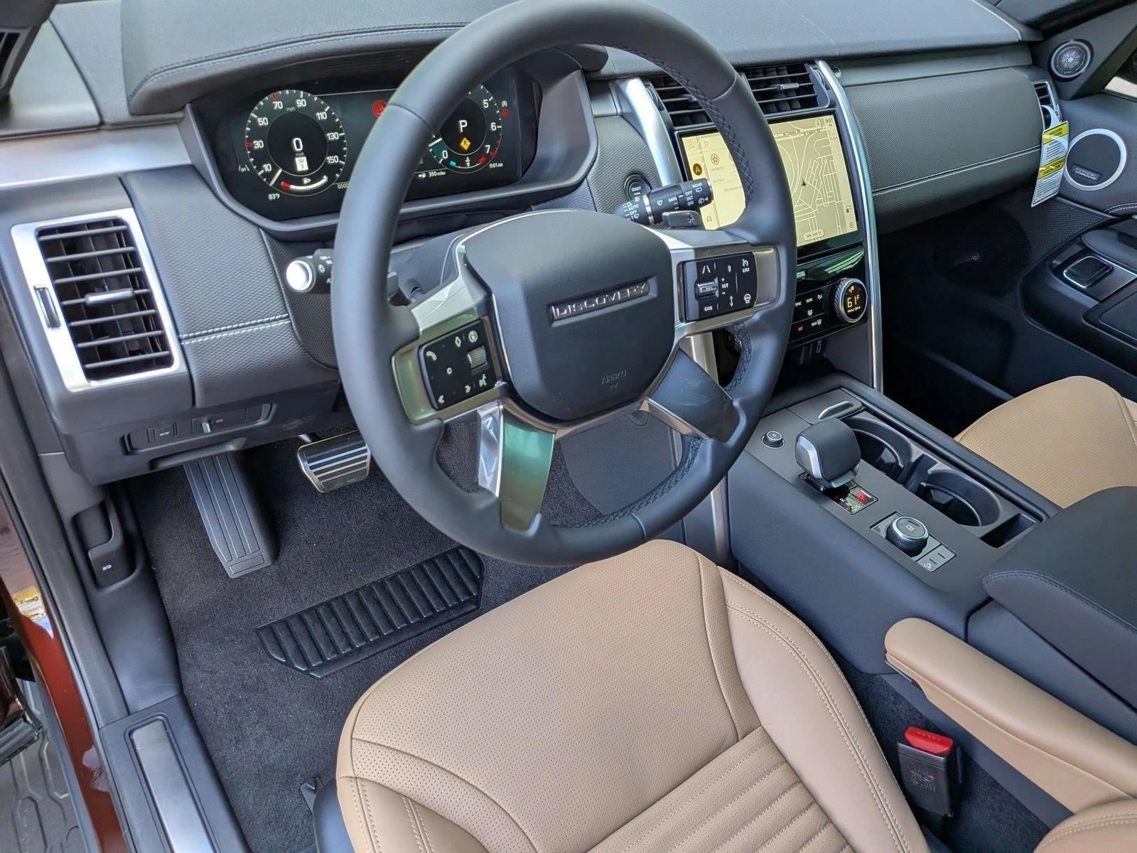 2026 Land Rover Discovery photo 3