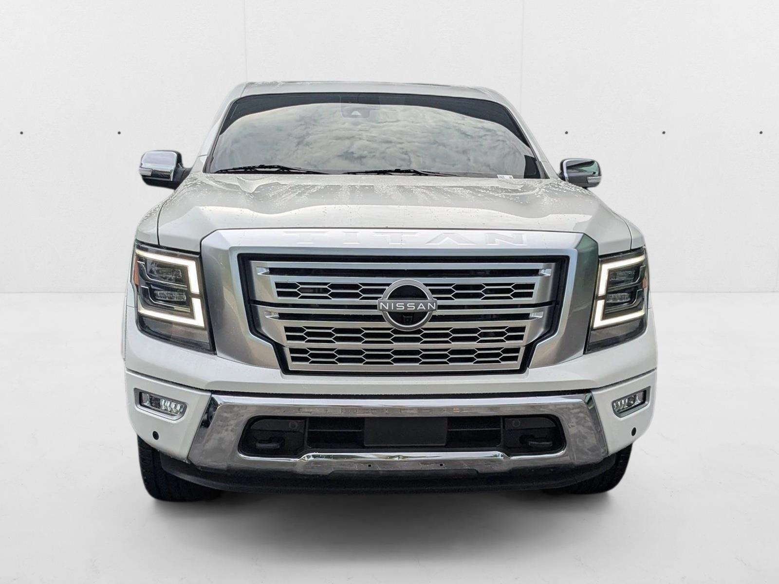 2023 Nissan Titan Platinum Reserve Crew Cab photo 2
