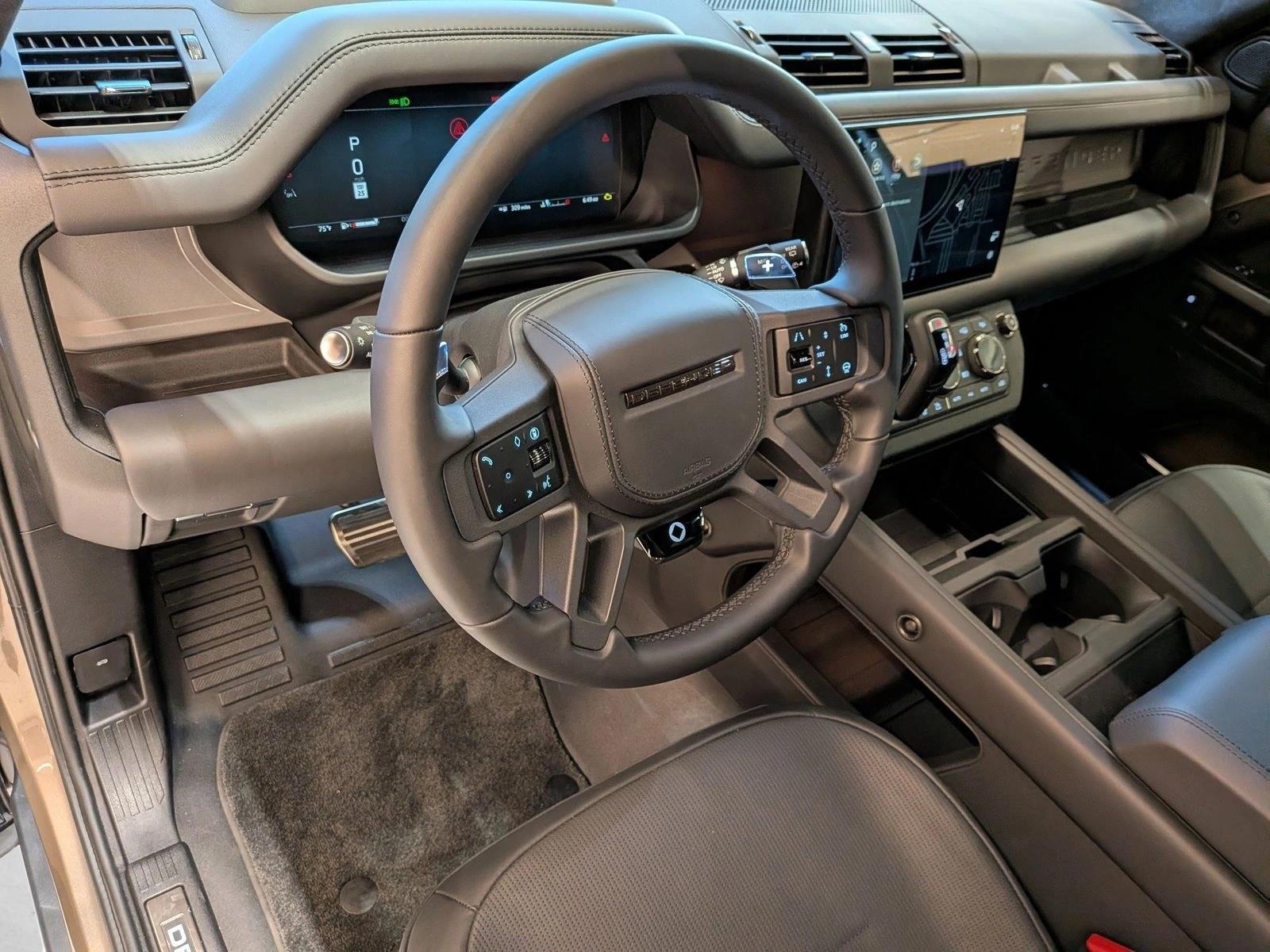 2025 Land Rover Defender 110 photo 3