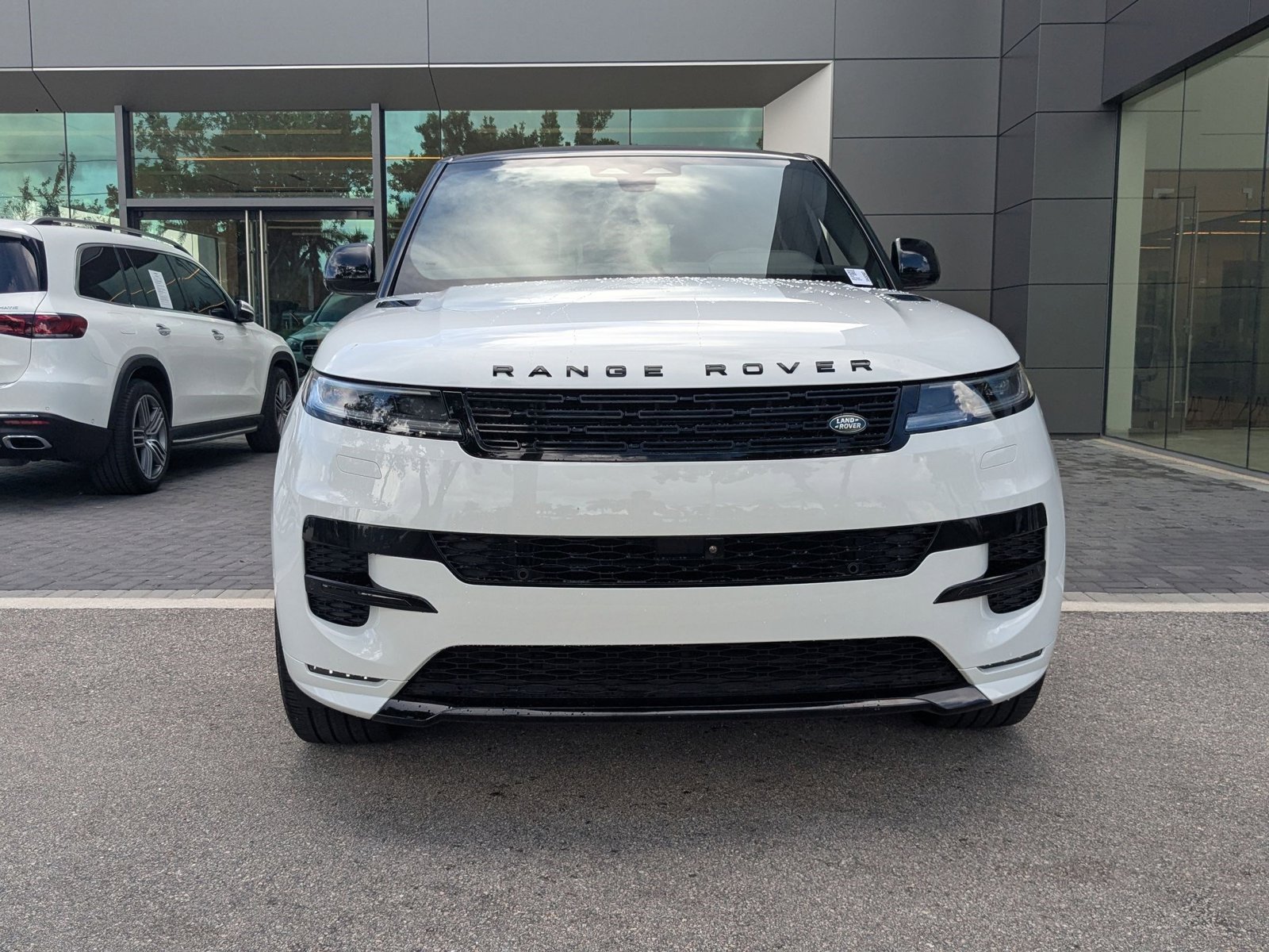 2025 Land Rover Range Rover Sport SE photo 2