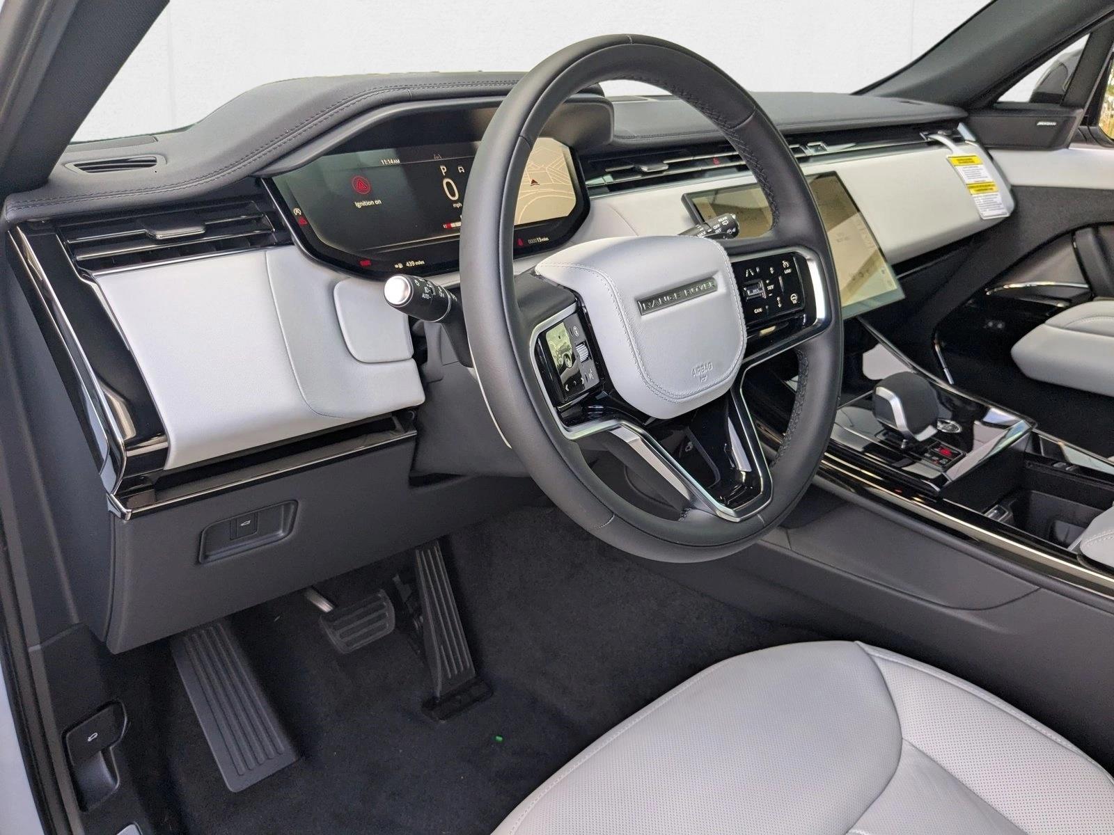 2025 Land Rover Range Rover Sport SE photo 3