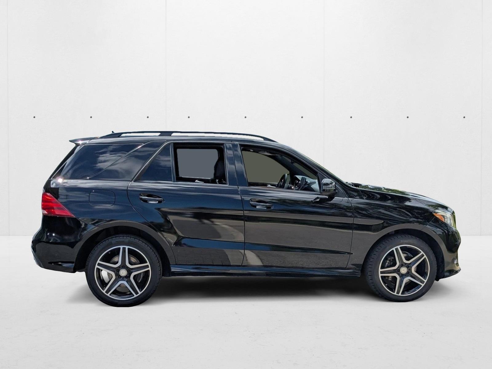 2016 Mercedes Benz GLE 300d 4MATIC photo 4